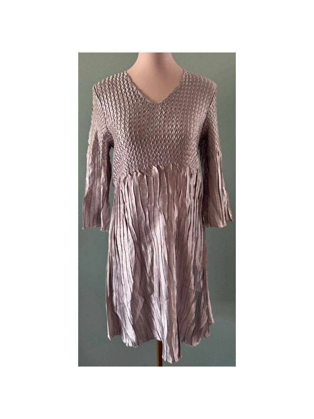 Women's Essentials by Milano Tunic Top Silver Size M